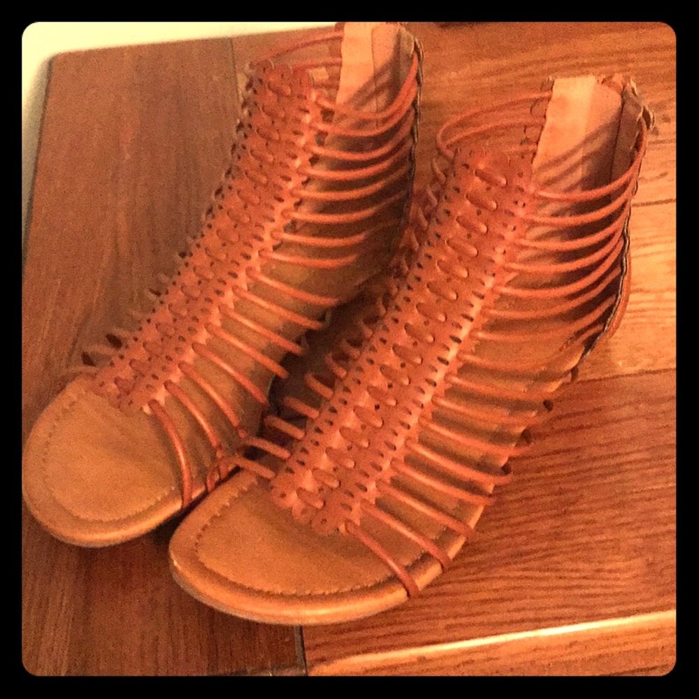Henry Ferrera Camel gladiator sandals EUC 8.5